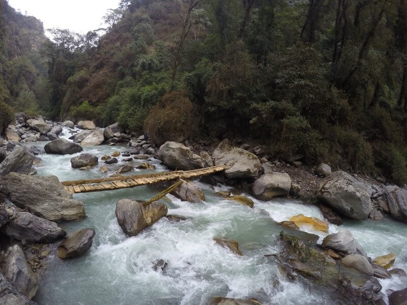 riviere en bas de Jhinu