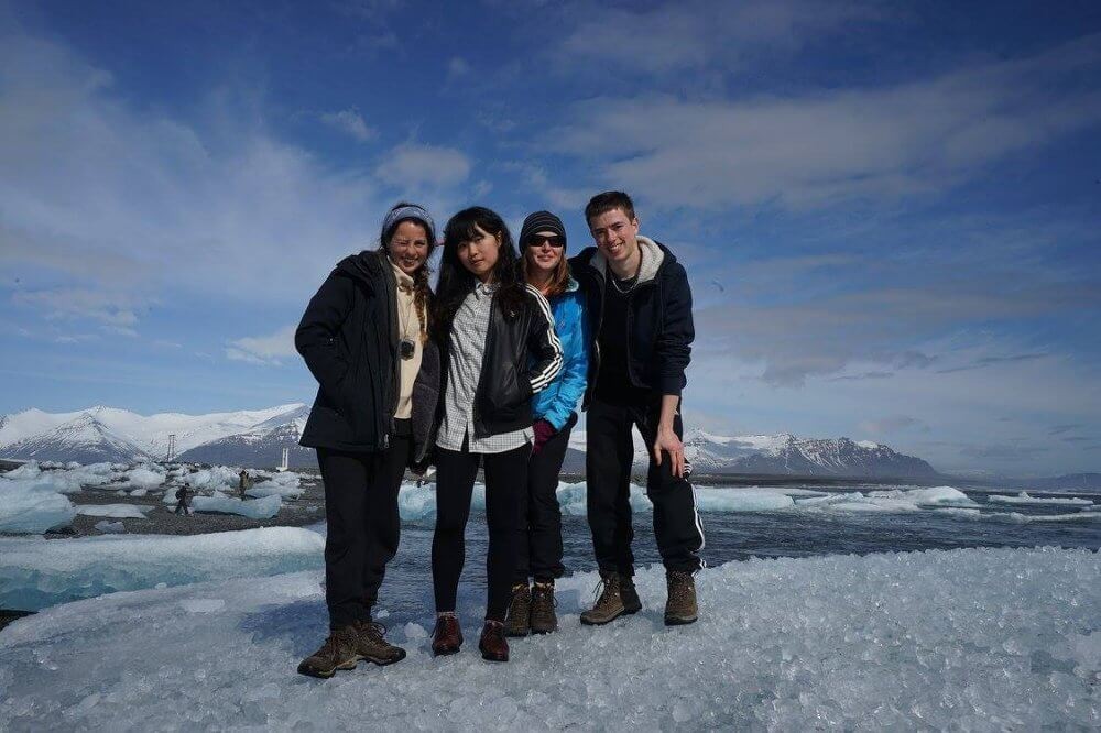 Photo de groupe sur iceberg